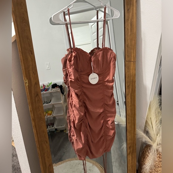 BNWT Storia Ruched Mini Dress - Picture 2 of 4